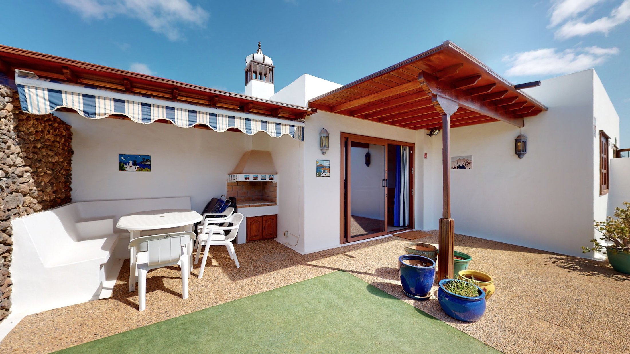 CHARMING SEMI-DETACHED VILLA WITH COMMUNAL POOL AND TENNIS COURT